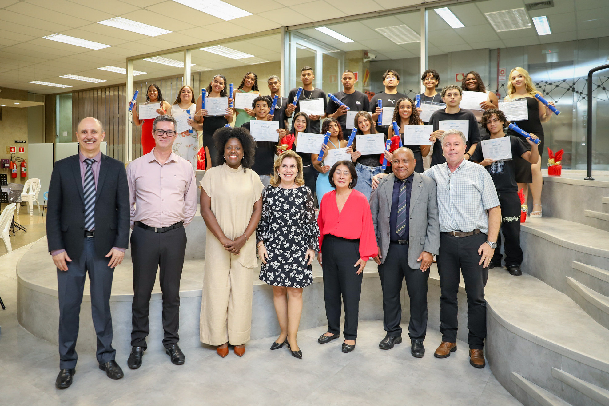 34551 id51251 jovens aprendizes cerimonia de certificacao no colabora 15 reune empresas parceiras e